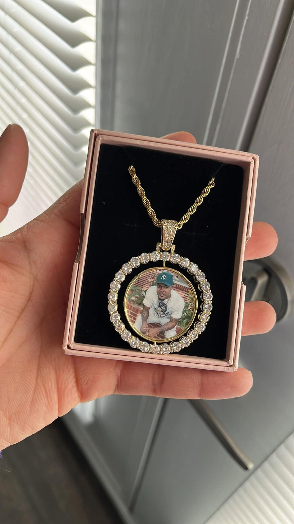 Circle Rotating Photo Pendant
