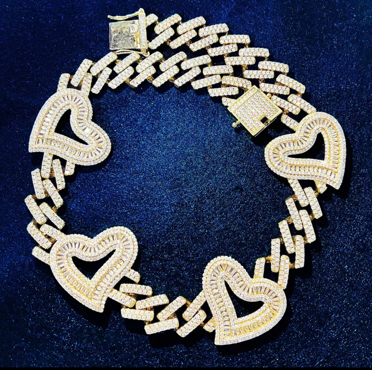 Icy Open Heart Chocker