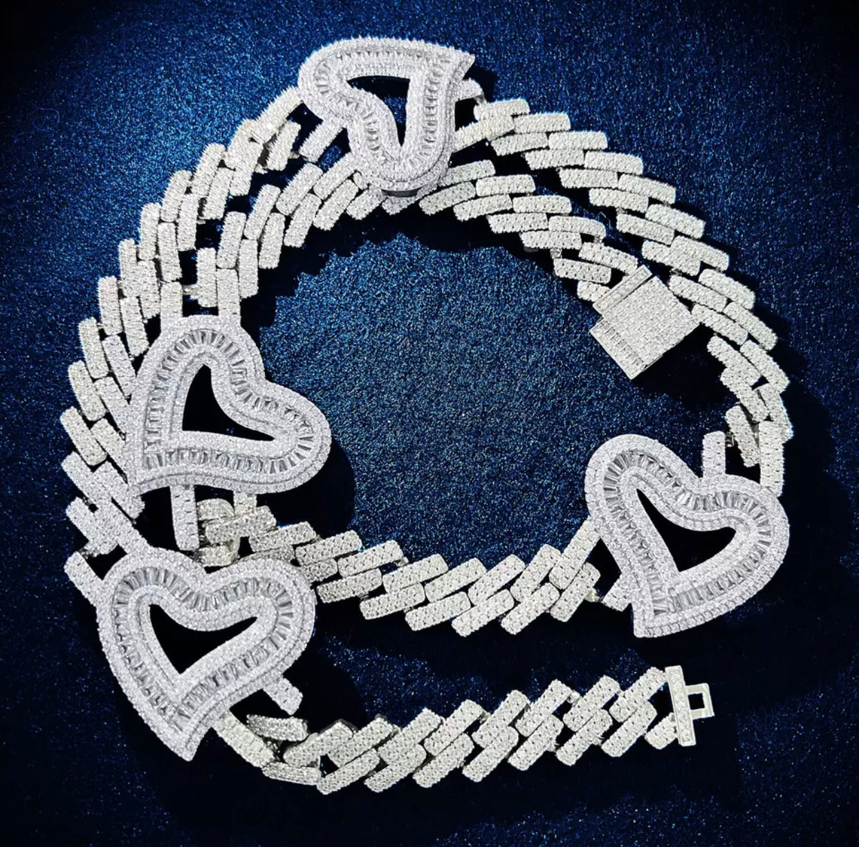 Icy Open Heart Chocker